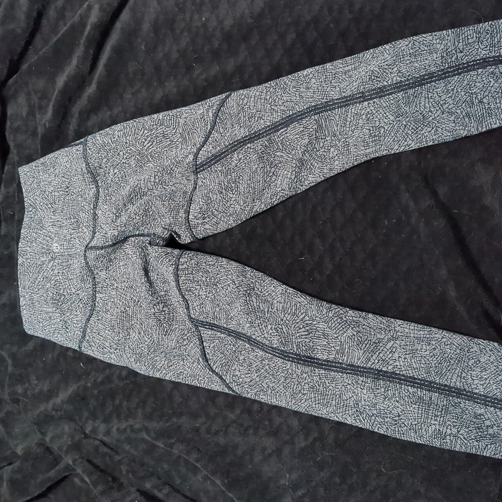 Lululemon align 22" gray / black high rise leggings sz6 t30416